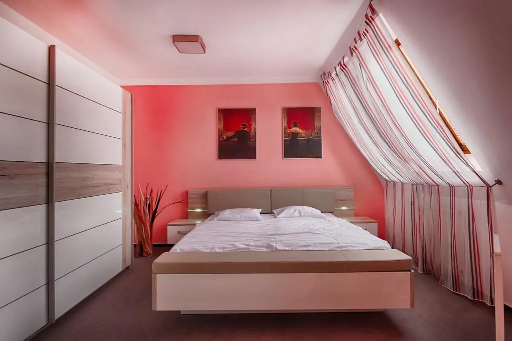 Panoramic Apartment With Roof Terrace With Jacuzzi Praag Tsjechië