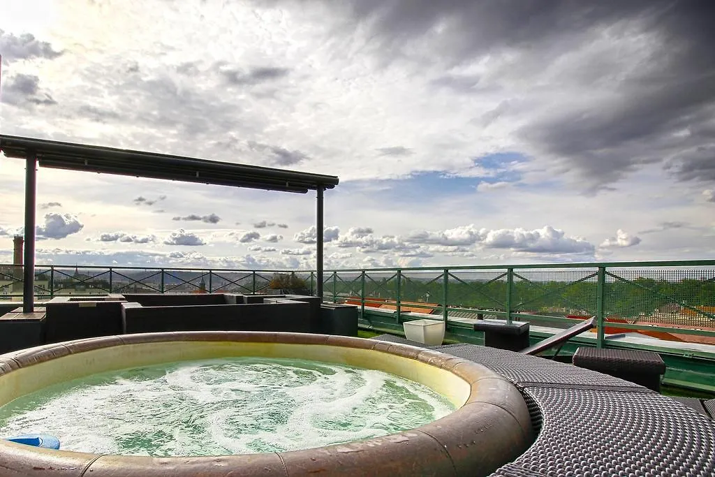 Panoramic Apartment With Roof Terrace With Jacuzzi 프라하 0*,