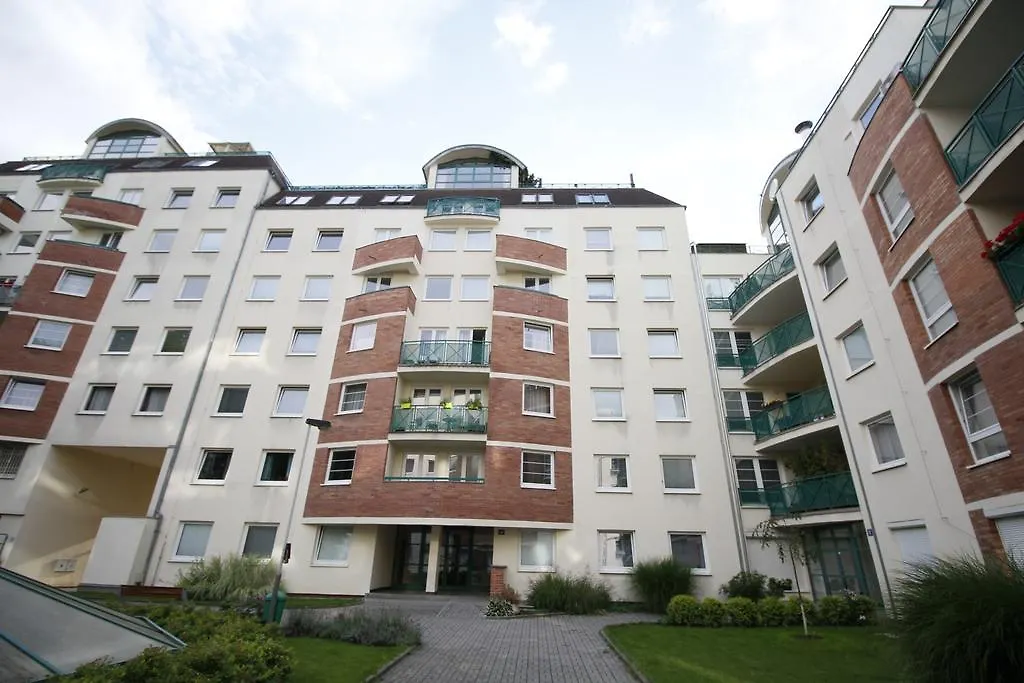 Panoramic Apartment With Roof Terrace With Jacuzzi Praha