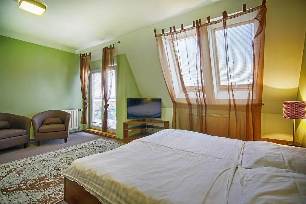 Panoramic Apartment With Roof Terrace With Jacuzzi 프라하 0*,  체코